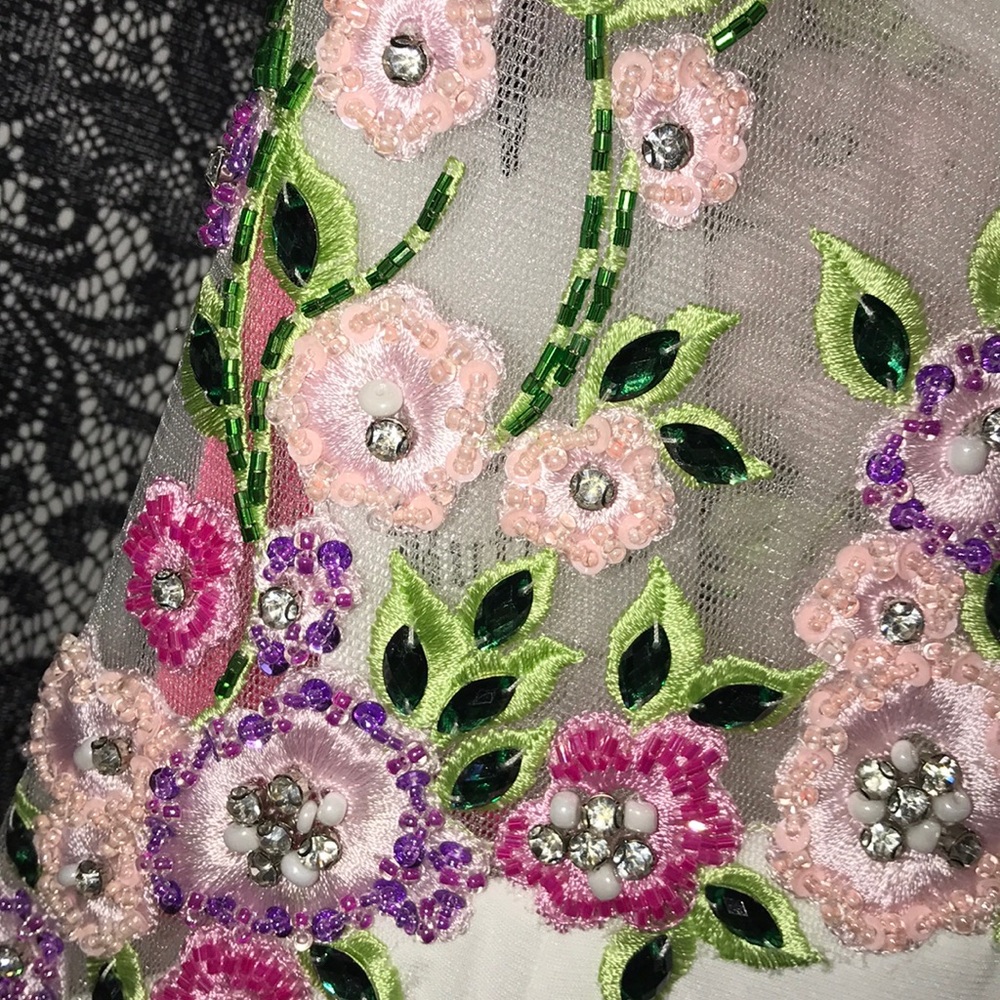 Jovani white/floral gown w/ open back size 2 NWT - Picture 5 of 8
